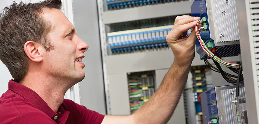 Offshore and Petroleum Facility Electrician in Hilliard